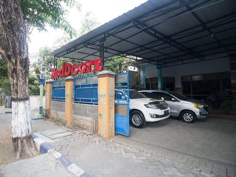 Reddoorz Syariah Near Alun-Alun Bojonegoro Hotel Exterior photo