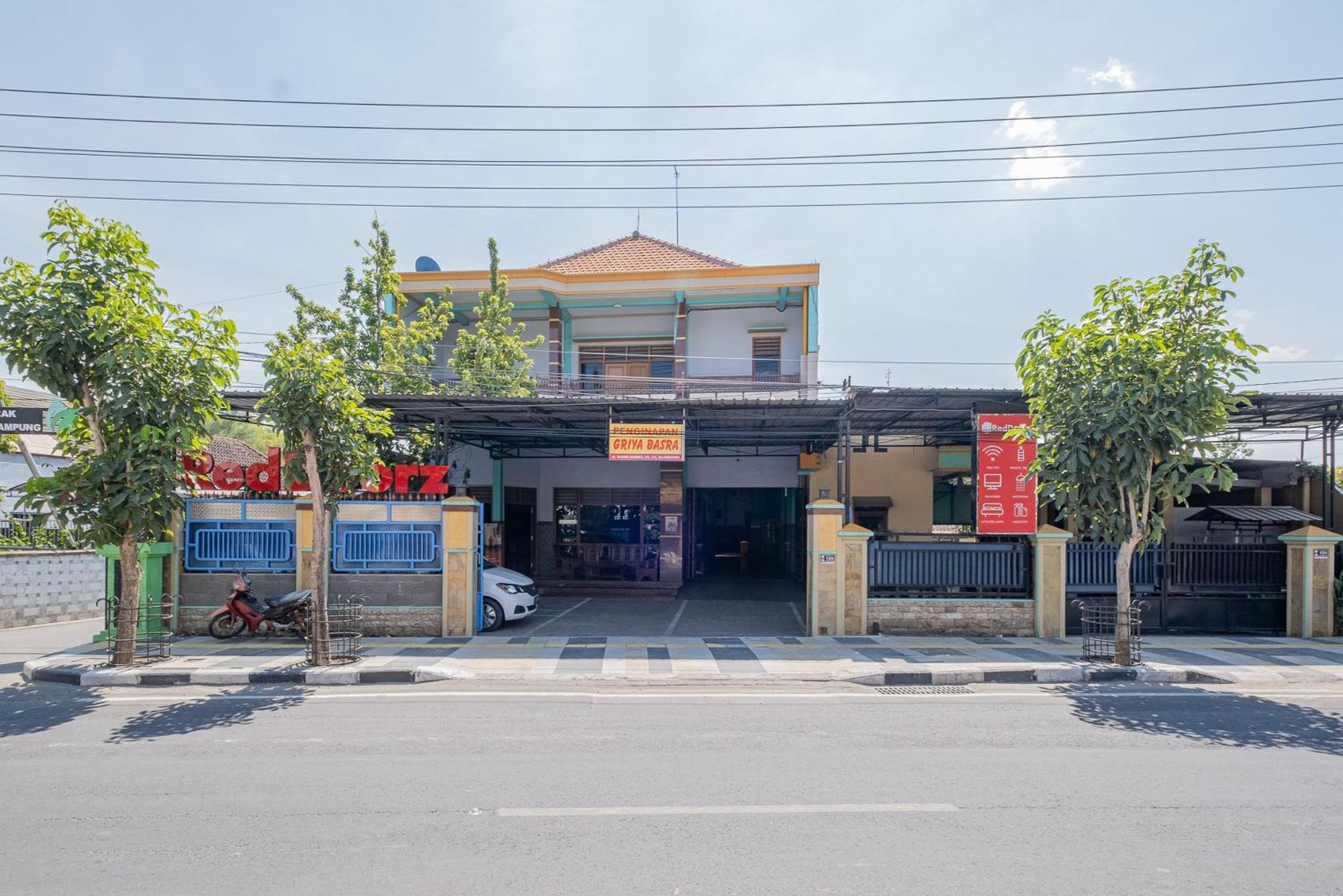 Reddoorz Syariah Near Alun-Alun Bojonegoro Hotel Exterior photo